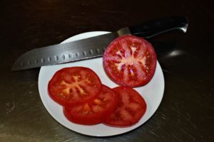 sliced tomato